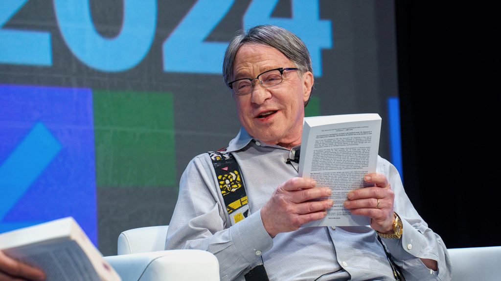 Ray Kurzweil (77), naukowiec, o przyszłości sztucznej inteligencji: „W 2030 r. potrzeba będzie 1000 ludzkich mózgów, aby dorównać komputerowi za 800 euro”.
