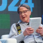 Ray Kurzweil (77), naukowiec, o przyszłości sztucznej inteligencji: „W 2030 r. potrzeba będzie 1000 ludzkich mózgów, aby dorównać komputerowi za 800 euro”.
