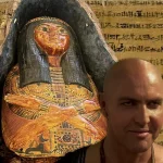 Archeolodzy odkryli przerażającą księgę zakopaną przez tysiąclecia w Egipcie: „Była strzeżona przez figurki Anubisa”.