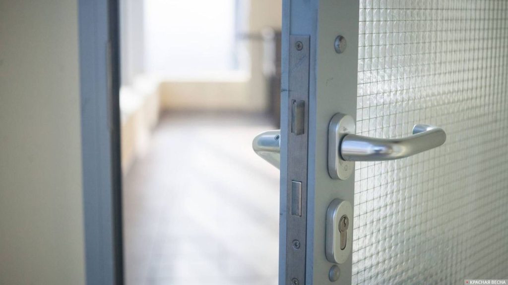 High School Removes Exterior Bathroom Doors to Stop 'Inappropriate’ Behavior, but Student Pushes Back for 'Privacy’