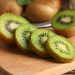 Do czego służą skórki kiwi i dlaczego są uważane za naturalny skarb?