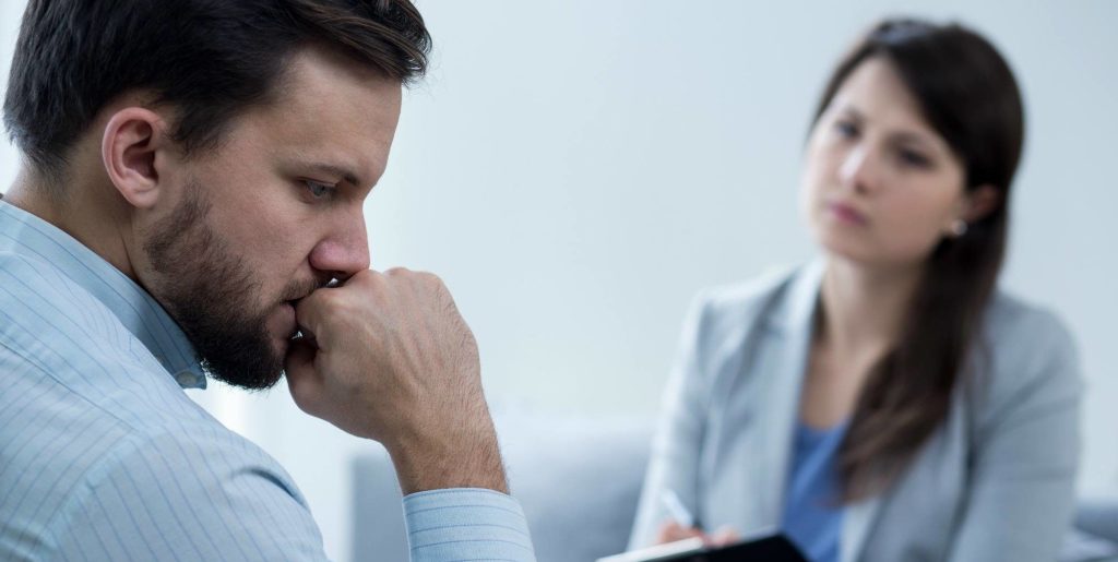 Co oznacza odwracanie wzroku podczas rozmowy według psychologii