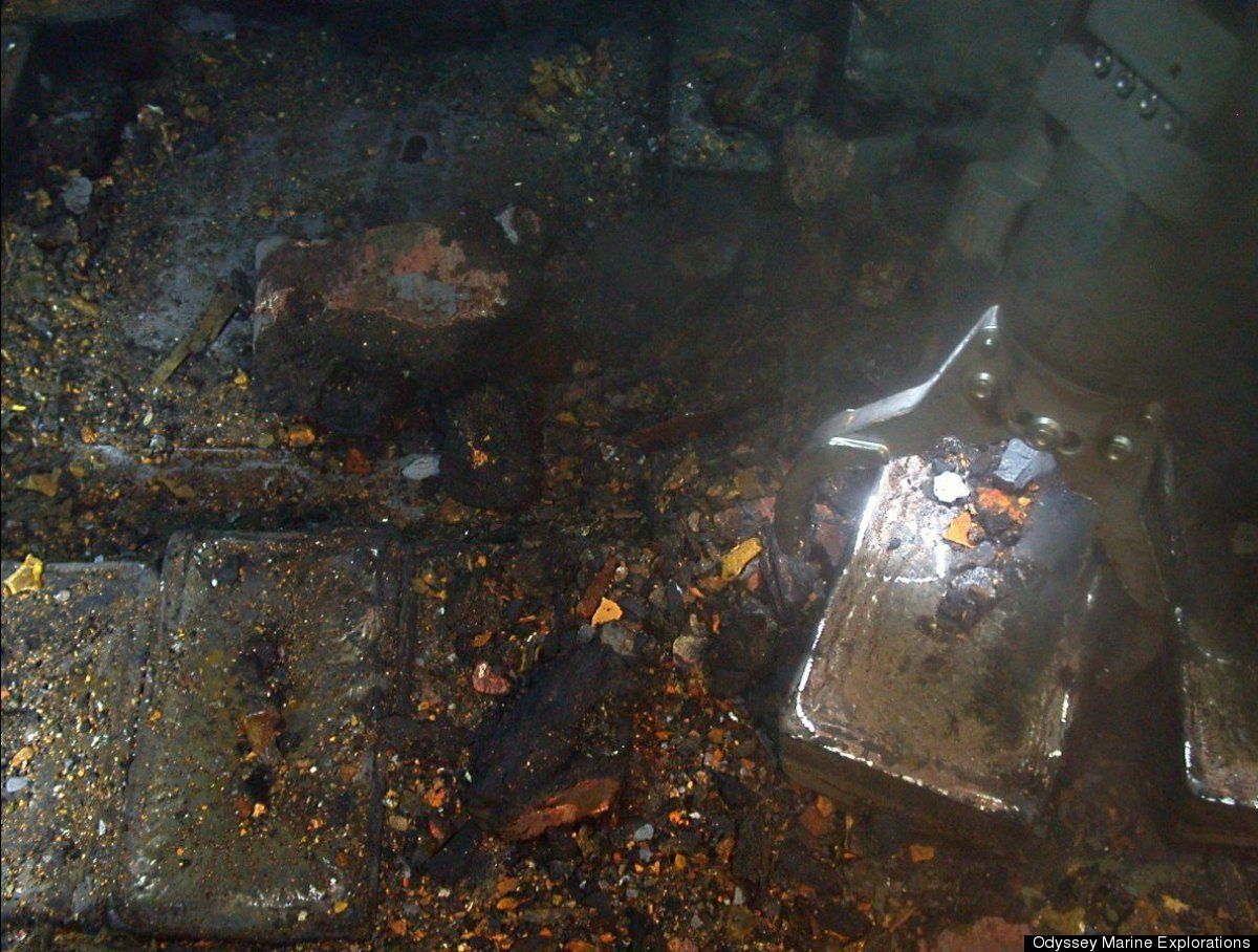 Archeolodzy zanurzają się na dno rzeki i znajdują skarb w postaci metalowych sztabek: leżał tam od ponad 2000 lat