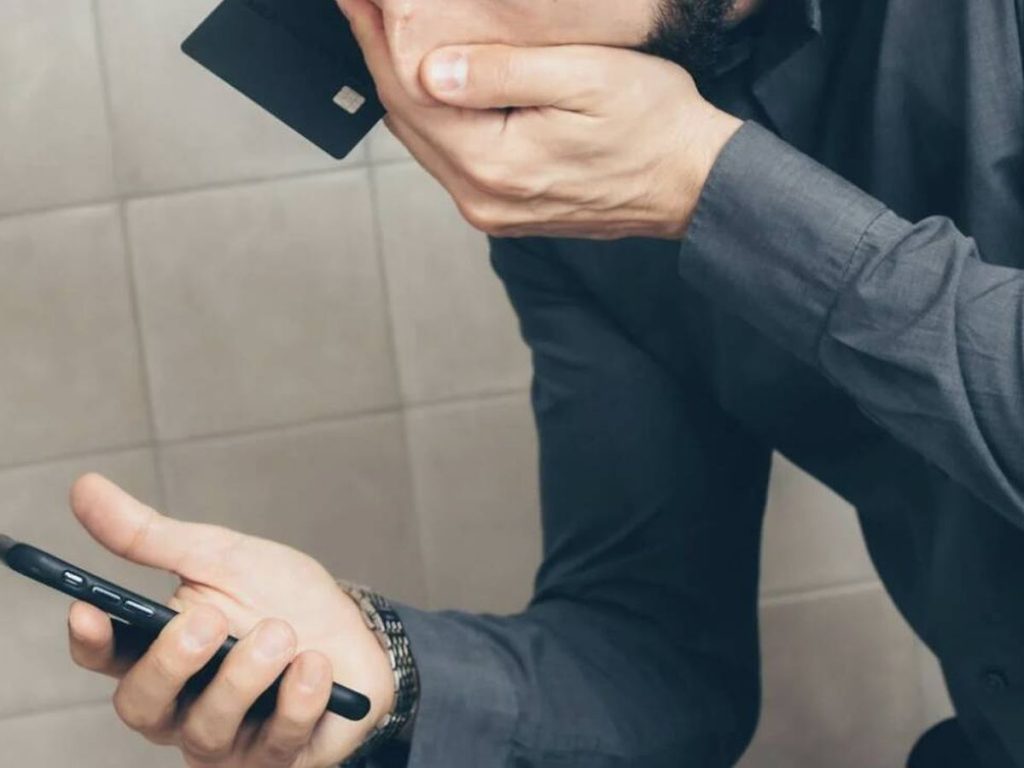 Słabym punktem Twojego telefonu komórkowego jest to akcesorium, którego używasz codziennie (a hakerzy o tym wiedzą)