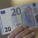 Zatrzymuje banknot 20 euro, klub nocny zwalnia ją po 18 latach, a sąd przyznaje jej rację i 14 175 euro odszkodowania