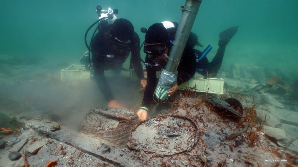 Archeolodzy schodzą do najbardziej przygranicznego jeziora w Europie i znajdują 31 skarbów przeszłości: są to fascynujące kapsuły czasu