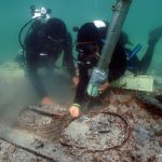 Archeolodzy schodzą do najbardziej przygranicznego jeziora w Europie i znajdują 31 skarbów przeszłości: są to fascynujące kapsuły czasu