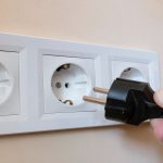 Sposób na wyeliminowanie zużycia energii przez urządzenia gospodarstwa domowego i obniżenie rachunków za prąd