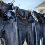 Jak często należy prać dżinsy? Oto zalecenia specjalistów, aby uniknąć uszkodzenia odzieży
