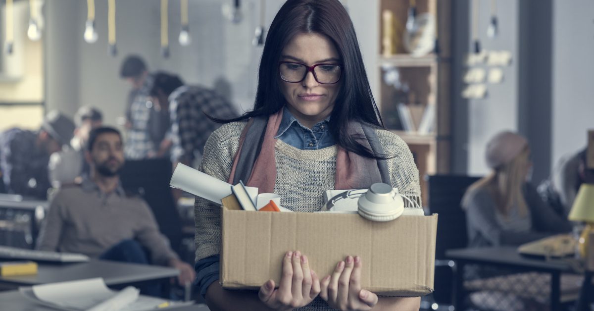 Zatrudniona 84 razy w ciągu 20 lat, zwolniona przez pocztę, a sąd zasądził jej 10 000 euro odszkodowania