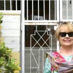 Ma 71 lat, była skarbniczką w USA i osiągnęła amerykański sen, ale porzuciła wszystko: „Teraz jestem inna”.