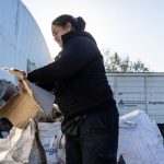 „Kiedyś wystarczało mi to na utrzymanie rodziny, a teraz już nie”: coraz więcej osób zajmujących się recyklingiem odpadów traci pracę lub nie jest w stanie z tego wyżyć