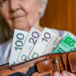Renta wdowia zostanie obniżona od grudnia 2025 r. – co powinni teraz zrobić członkowie rodzin zmarłych
