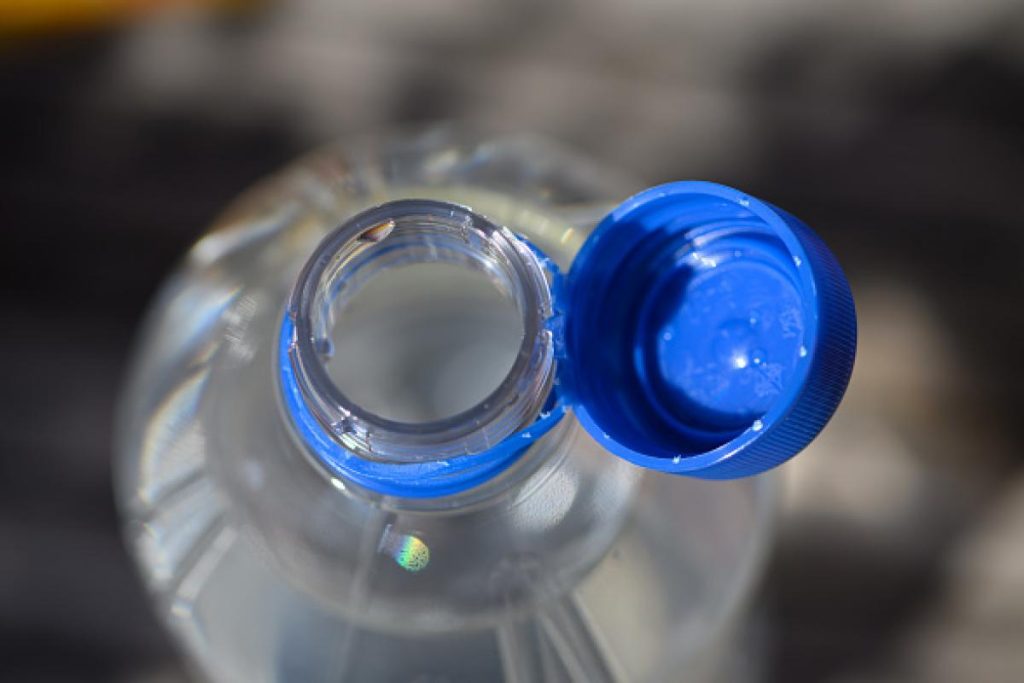 Niewymienny korek nie wystarczył: plastikowe butelki czekają kolejne zmiany