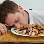 Dieta i regularne nawyki: naukowy klucz do spokojnego snu, wykraczający poza szybkie rozwiązania