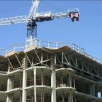 Turyści wynajęli apartament z „widokiem na morze”, ale zastali tam plac budowy